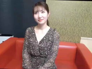 性感美女学生妹和胖哥一起宾馆开房啪啪